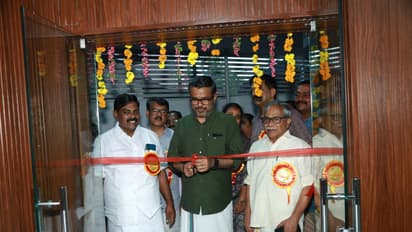 ഗുരുവായൂര് ക്ഷേത്രനടയില് വിവാഹ രജിസ്ട്രേഷന് കൗണ്ടര് മന്ത്രി എംബി രാജേഷ് ഉദ്ഘാടനം ചെയ്തു