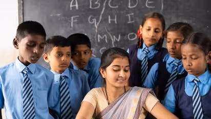 பள்ளியில் மாணவர் சேர்க்கை எப்போது.! எத்தனை வயதில் சேரலாம்.? தமிழக அரசு வெளியிட்ட முக்கிய அறிவிப்பு