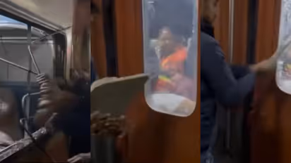 രോഷാകുലരായ യാത്രക്കാർ ട്രെയിനിന്റെ ഗ്ലാസ് ഡോർ കല്ലെറിഞ്ഞു തകർത്തു; പ്രകോപനം ഡോർ ഉള്ളിൽ നിന്ന് പൂട്ടിയത്