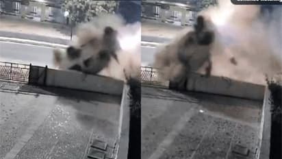 എട്ട് തവണ കറങ്ങി മറിഞ്ഞു വീണ് കാര്‍, നിസാര പരിക്കുകള്‍ പോലുമില്ല ; ഞങ്ങള്‍ക്ക് ചായ തരൂവെന്ന് യാത്രക്കാര്‍