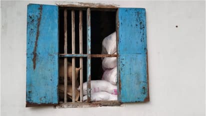 ഹരിപ്പാട് റേഷൻ കട കുത്തിത്തുറന്ന് മോഷണം, ജനൽ അഴികൾ അറുത്തു മാറ്റി ; 8000 രൂപ നഷ്ടമായെന്ന് ഉടമ