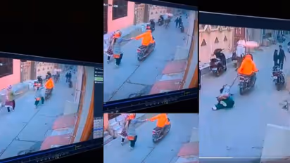 ಬೈಕಲ್ಲಿ ಬಂದು ತನ್ನನ್ನೇ ಬೀಳಿಸಿ ಎಳೆದೊಯ್ದರು ಪರ್ಸ್ ಬಿಡದ ದಿಟ್ಟ ಮಹಿಳೆ: ವೀಡಿಯೋ