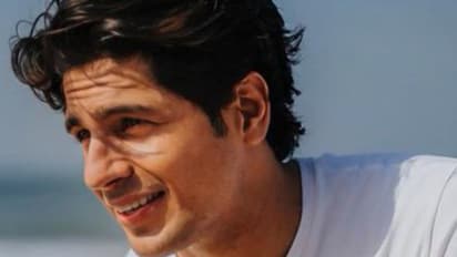 'പരം സുന്ദരി'യുമായി സിദ്ധാര്ഥ് മല്ഹോത്ര, വീഡിയോ ശ്രദ്ധയാകര്ഷിക്കുന്നു