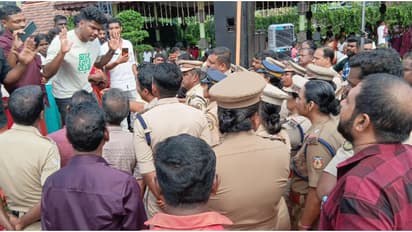 താലിമാലയും 2 ലക്ഷം രൂപയും വാഗ്ദാനം, സമൂഹ വിവാഹത്തിന് സമ്മതിച്ചു, കാശില്ലെന്ന് അറിഞ്ഞതോടെ പിന്മാറിയത് 27 പേർ