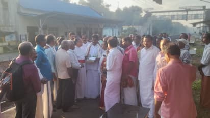 മെമുവിനെ സ്വീകരിക്കാൻ കൊടിക്കുന്നിലും സംഘവും ചെറിയനാട് സ്റ്റേഷനിൽ; നിർത്താതെ പോയി ട്രെയിൻ,വിശദീകരിച്ച് റെയിൽവേ