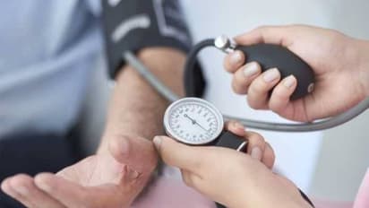 எவ்ளோ ரத்த அழுத்தம் இருந்தாலும் ஈஸியா குறைக்கலாம்.. '5' பெஸ்ட் உணவுகள்!!