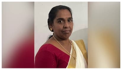 സ്കൂട്ടറിൽ യാത്ര ചെയ്യവേ ഷാൾ കഴുത്തിൽ കുരുങ്ങി യുവതിക്ക് ദാരുണാന്ത്യം