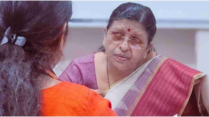 മകനെ അടക്കം ചെയ്ത ഭാഗത്തെ മരം മരുന്ന് വച്ച് കരിയിപ്പിച്ചു കളഞ്ഞു, പരാതിയുമായി അമ്മ, ഇടപെട്ട് വനിത കമ്മീഷൻ