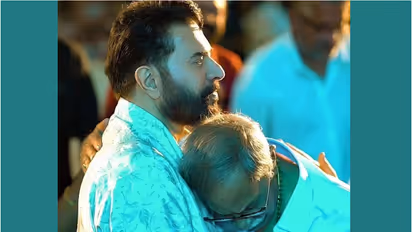 'അന്ന് ആ മനുഷ്യന്‍റെ മകനാണ് ഞാനെന്ന് തോന്നി, എന്‍റെ മനസ്സ് ശൂന്യമാവുന്ന പോലെ'; ഇരുകൈകളും മലർത്തി മമ്മൂട്ടി