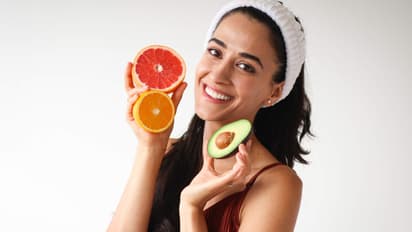 Health Tips: ഇനി ചര്‍മ്മം കണ്ടാല്‍ പ്രായം പറയില്ല, ഡയറ്റില്‍ ഉള്‍പ്പെടുത്തേണ്ട പത്ത് പഴങ്ങള്‍