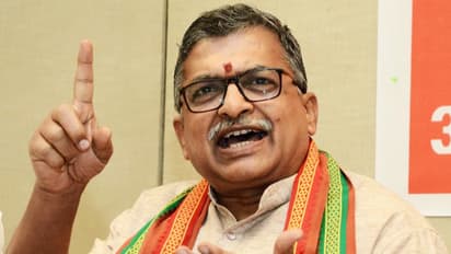 ക്ഷേത്രങ്ങളിലെ സർക്കാർ നിയന്ത്രണത്തിനെതിരെ വിഎച്ച്പി രാജ്യവ്യാപക പ്രചാരണം നടത്തും; പാലക്കാട് സംഭവത്തിൽ മൗനം