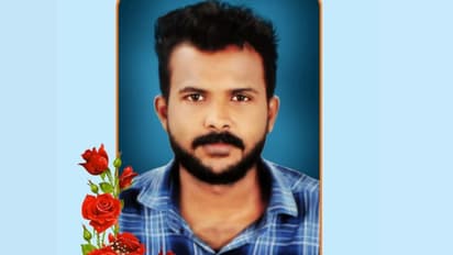 ബുള്ളറ്റ് വൈദ്യുതി തൂണിൽ ഇടിച്ച് മറിഞ്ഞു; ഇലക്ട്രീഷ്യൻ മരിച്ചു, ഒപ്പമുണ്ടായിരുന്ന സുഹൃത്തിന് ഗുരുതര പരിക്ക് 