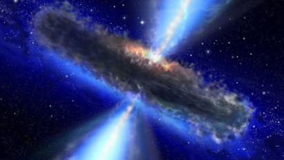 പ്രപഞ്ചത്തിലെ ഏറ്റവും വലിയ 'ജലസംഭരണി' ഭൂമിയിലല്ല! 1200 കോടി പ്രകാശവർഷമകലെ എപിഎം 08279+5255 എന്ന ക്വാസാറിൽ