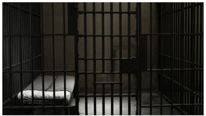  ഭർത്താവിനെ കുടുക്കാന്‍ വേശ്യാവൃത്തി ആരോപണം; പക്ഷേ, ജയിലിലായത് ഭാര്യയും കാമുകനും 