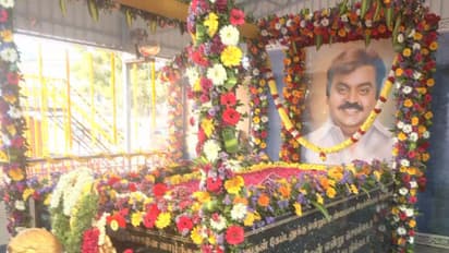 'கேப்டன்' விஜயகாந்த் நினைவு தினம்; தேமுதிக அமைதி பேரணிக்கு காவல்துறை அனுமதி மறுப்பு!