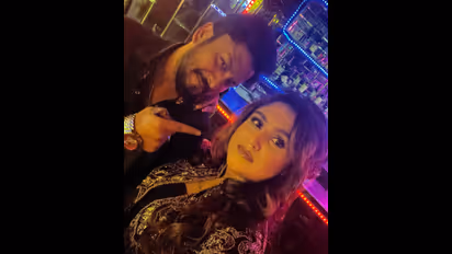 ಪಬ್‌ನಲ್ಲಿ ನಟಿ ವನಿತಾ ವಿಜಯಕುಮಾರ್ ಮೋಜು ಮಸ್ತಿ,  ಸೆಲ್ಫಿ ಫೋಟೋಸ್ ವೈರಲ್! 