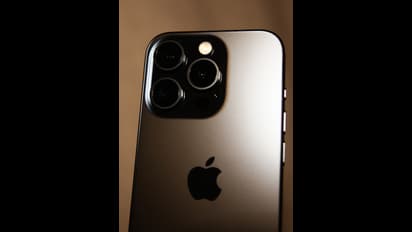 ಸೂಪರ್ ಡಿಸ್ಕೌಂಟ್ ಆಫರ್:  ಅರ್ಧ ಬೆಲೆಯಲ್ಲಿ ಸಿಗ್ತಿದೆ ಐಫೋನ್ 15