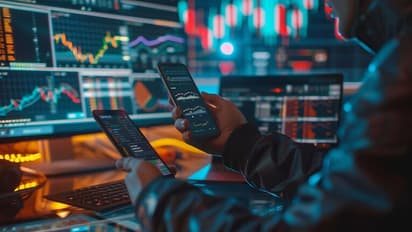 Share Market: ഒന്നാം തീയതി നിരാശയോടെ തുടക്കം, അനക്കമറ്റ് ഓഹരി വിപണികള്‍