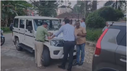 ആലുവയിൽ കൈക്കൂലി വാങ്ങുന്നതിനിടെ മോട്ടോർ വെഹിക്കിൾ ഇൻസ്പെക്ടർ വിജിലൻസിന്റെ പിടിയിൽ