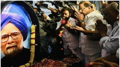 50414 കോടി! 'കേരളത്തിന് വാരിക്കോരി ധനസഹായവും പദ്ധതികളും നൽകിയ പ്രധാനമന്ത്രി', മന്മോഹനെ അനുസ്മരിച്ച് കെപിസിസി