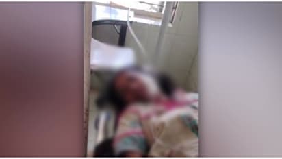 വീടിനുള്ളിൽ നിന്ന് നിലവിളി; ഓടിക്കൂടിയ നാട്ടുകാർ കണ്ടത് വെട്ടേറ്റ് കിടക്കുന്ന വീട്ടമ്മയെ, മകൻ കസ്റ്റഡിയിൽ