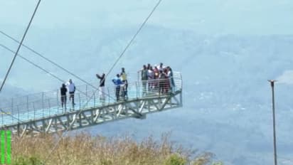 ഇവിടുത്തെ കാറ്റാണ് കാറ്റ്, മലമൂടും മഞ്ഞാണ് മഞ്ഞ്! വെറും 10 ദിനത്തിൽ എത്തിയത് രണ്ടര ലക്ഷം പേർ, ഇടുക്കി മിടുക്കി