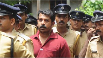 ടിപി വധക്കേസ് പ്രതി കൊടി സുനി ജയിലിൽ നിന്നും പുറത്തിറങ്ങി; അമ്മ നൽകിയ അപേക്ഷയിൽ ഒരു മാസത്തേക്കാണ് പരോൾ