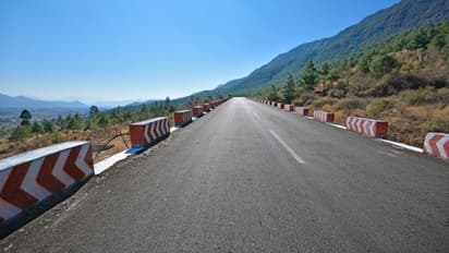 Soon, speed limits with vehicle logo on pavement every 10 km to guide drivers on NHs, e-ways