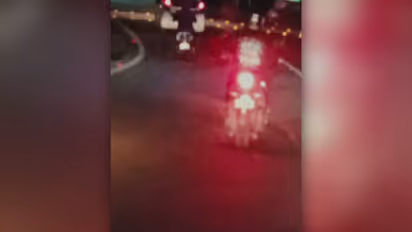  ആംബുലൻസിന്‍റെ  വഴി  22കിലോമീറ്ററോളം മുടക്കി സ്കൂട്ടര്‍ യാത്രക്കാരന്‍, ആശുപത്രിയിലെത്താന്‍ 1 മണിക്കൂര്‍ വൈകി