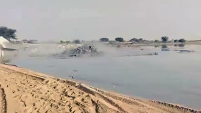 ಬೋರ್ವೆಲ್ ಕೊರೆದರೆ ನದಿ ಉಕ್ಕಿತು: ಸ್ಥಳಕ್ಕಾಗಮಿಸಿ ನಮಿಸಿದ ಜನ