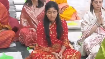 புத்தாண்டை இப்படியும் கொண்டாடலாம்; ஆச்சர்யத்தில் மூழ்கடித்த சாய்பல்லவின் போட்டோஸ்!