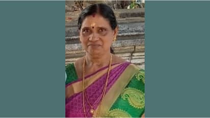 ഒരേ ദിശയിൽ പോയിരുന്ന സ്കൂട്ടറിൽ ലോറി തട്ടി, ചേർത്തലയിൽ സ്കൂട്ടർ യാത്രികയ്ക്ക് ദാരുണാന്ത്യം