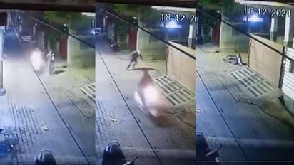 ಅಯ್ಯೋ.. ಈ ಒಂದು ಕಾರಣಕ್ಕೆ ರಸ್ತೆಯಲ್ಲಿ ಹೋಗುವ ಅಪರಿಚಿತರಿಗೆ ಹೊಡೆದು ಹೋಗುತ್ತಿದ್ದ ಯುವಕ!