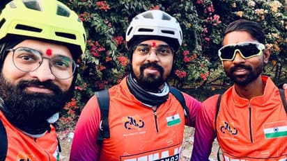 ৪২ জন সাইকেল আরোহীর ১৬০০ কিমি যাত্রা: উদগীর থেকে অযোধ্যায় অভিনব অভিযান