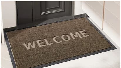 அழுக்காக இருக்கும் டோர் மேட்டை ஈசியாக சுத்தம் செய்ய 5 வழிகள்!