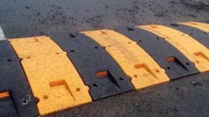 സ്പീഡ് ബ്രേക്കർ 'രക്ഷിച്ചു'; ഡോക്ടർ മരണം സ്ഥിരീകരിച്ച 65കാരൻ ആംബുലൻസിൽ കൈവിരലനക്കി, തിരികെ ജീവിതത്തിലേക്ക്