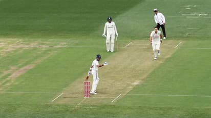 ரோகித் சர்மா நீக்கம்; பும்ரா கேப்டன்; வழக்கம்போல் கோலி அவுட்; விக்கெட்கள் இழந்து பரிதவிக்கும் இந்தியா!