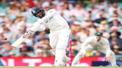 கேப்டன் பும்ரா செய்த தவறு; கடினமான பிட்ச்சில் தடுமாறிய பேட்ஸ்மேன்கள்; 185 ரன்களில் சுருண்டது இந்தியா!