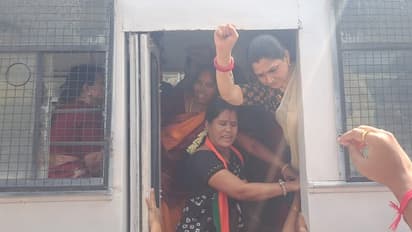 பாசிச ஹிட்லரை திமுக ஆட்சியில் நேரில் பார்க்கிறோம்! ஆளுங்கட்சியை அலறவிடும் வானதி சீனிவாசன்!