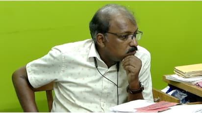 പിടിക്കാൻ വല വിരിച്ചതറിയാതെ വില്ലേജ് ഓഫീസർ പണം കൈനീട്ടി വാങ്ങി; കൈപ്പറ്റിയത് ₹3000, വിജിലൻസ് അറസ്റ്റ് ചെയ്തു