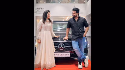 போன மாசம் 2 கோடிக்கு போட் ஹவுஸ்; இந்த மாசம் சொகுசு கார் வாங்கிய ஆல்யா மானசா - குவியும் வாழ்த்து!