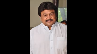 நடிகர் பிரபுவுக்கு என்ன ஆச்சு? மூளையில் நடந்த அறுவை சிகிச்சை - வெளியான பரபரப்பு தகவல்!