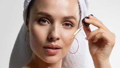 Skin Care: మచ్చలేని, మెరిసే చర్మం కోసం.. ఇంట్లోనే ఫేస్ సీరం తయారు చేసుకోండిలా..