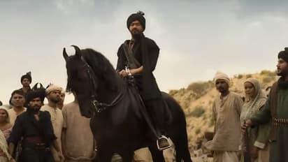 നെപ്പോ കിഡ് ചിത്രമെന്ന് ട്രോള്‍, 80 കോടി ബജറ്റ്: 'കറുത്ത കുതിര'യാകുമോ?  എത്ര നേടി ആദ്യദിനം ആസാദ് 