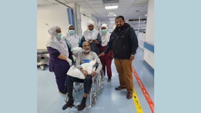 ജോലിക്ക് പോകാത്തത് കണ്ട് കതകിൽ തട്ടി, മുറിയിൽ ഒരു വശം തളർന്ന നിലയിൽ കട്ടിലിൽ; കരുതലായത് മലയാളി നഴ്സുമാർ 