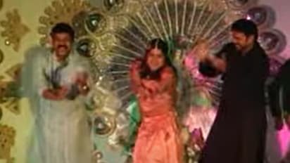 మెగా డాటర్‌ సుస్మిత పెళ్లి  రేర్ సంగీత్‌ వీడియో.. చిరు, వెంకీ, బన్నీ, చరణ్‌, సాయితేజ్‌, శ్రీజ కిర్రాక్‌ డాన్స్