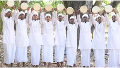 11,111,11 രൂപ നൻപനായി; കലോത്സവത്തിലെ നേട്ടം മാത്രമല്ല ഇവർക്ക് ദഫ്മുട്ട്, കൂട്ടുകാരന് താങ്ങാവാനുള്ള പ്രയത്നം