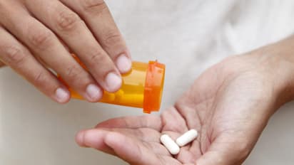  ಮಲಗೋ ಮುನ್ನ ನಿದ್ದೆ ಮಾತ್ರೆ ತಗೊಳ್ತಿದ್ರೆ ತಕ್ಷಣ ನಿಲ್ಲಿಸಿ, ವೈದ್ಯರನ್ನ ಕೇಳದೇ ತಗೊಂಡ್ರೆ ಏನಾಗುತ್ತೆ ಗೊತ್ತಾ?