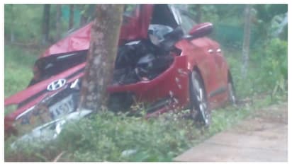 കര്‍ണാടകയില്‍ നിന്നുള്ള ശബരിമല തീര്‍ഥാടകര്‍ സഞ്ചരിച്ച് കാര്‍ അപകടത്തില്‍പ്പെട്ട് അഞ്ച് പേര്‍ക്ക് പരിക്ക്