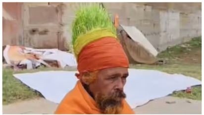 തലയിൽ 'കൃഷി' ഇറക്കി അനജ് വാലെ ബാബ, പ്രയാഗ് രാജ് മഹാ കുംഭമേളയിലെ താരം